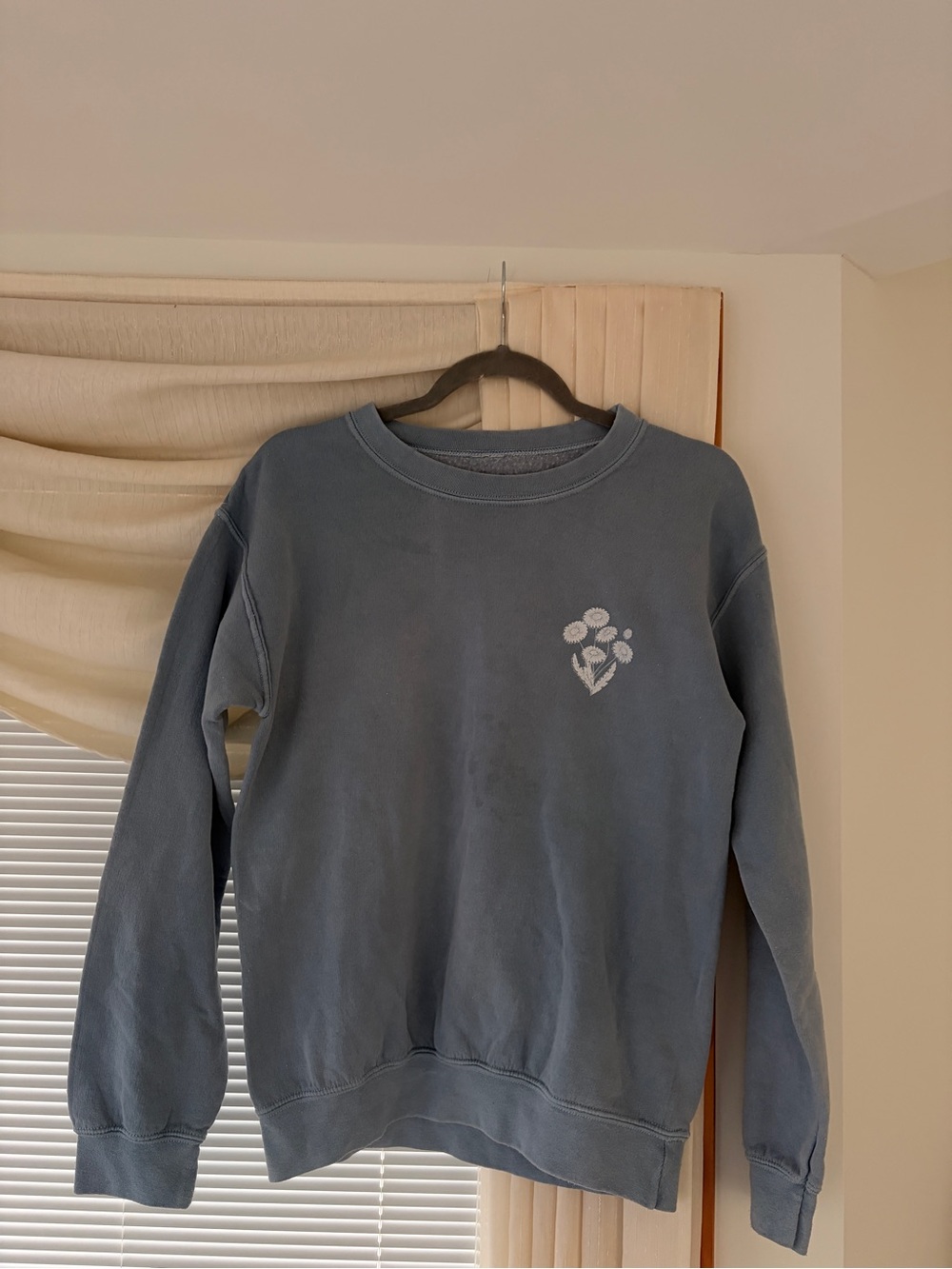 BDG Washed Blue Women's Crewneck Sweatshirt with Small Floral Logo